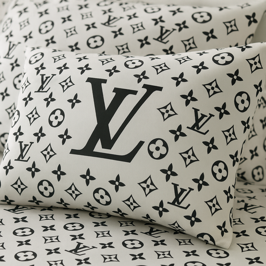 LV پیٹرن مونوکروم کنگ سائز بیڈ شیٹ سیٹ (3-ٹکڑا)