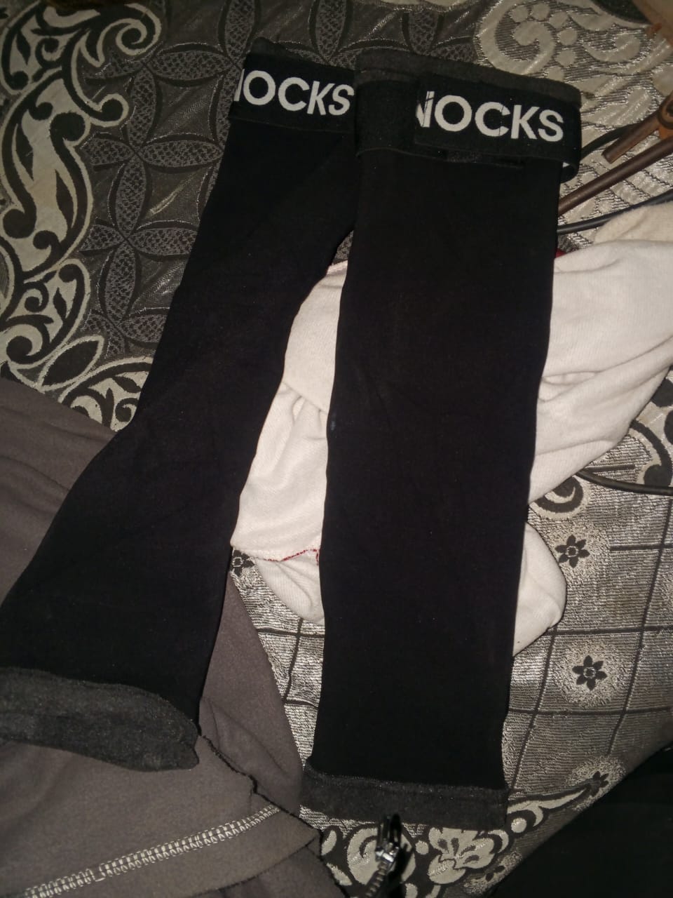 2 PCS Winter Warm Knee Pads With Strap - Allow To Open